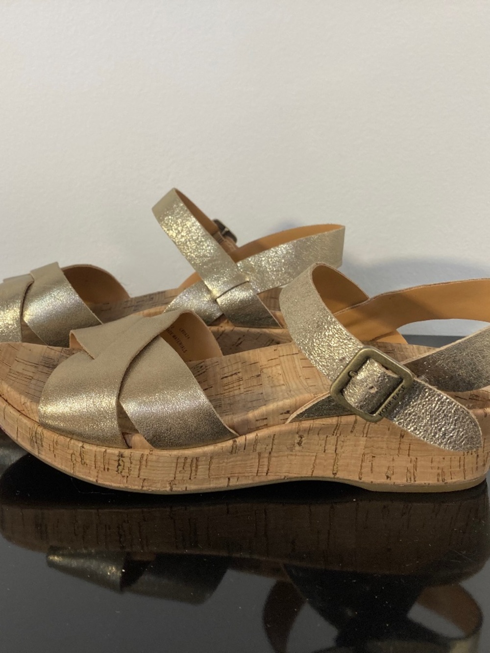 Metallic gold Kork-Ease sandals size 8 - Picture 3 of 10